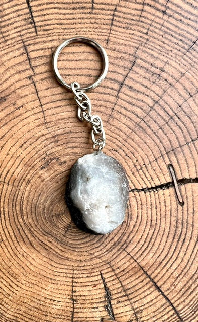Angel aura quartz geode keyring, white quartz with a pearly sheen